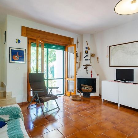 Awesome Home In Manduria With Kitchen Bagian luar foto
